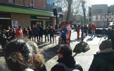 Lore eskaintza, zuhaitzen landatzea eta ekitaldiak, Martxoaren 3ko biktimak omentzeko