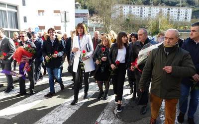 Familia sozialistak Isaias Carrasco oroitu du, erailketaren 10. urteurrenaren atarian