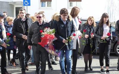 Isaias Carrascoren omenaldiko irudiak