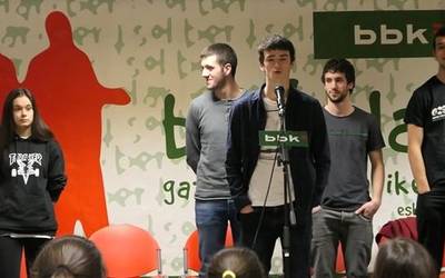 Bilboaldeko taldeak aurrera egin du Bertsolari Gazteen BBK Sariketan