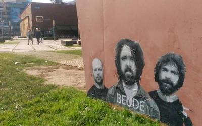 Bàlu artistaren mural bat agertu da Durangon, Plateruena eta Berri Txarraki eskainitakoa