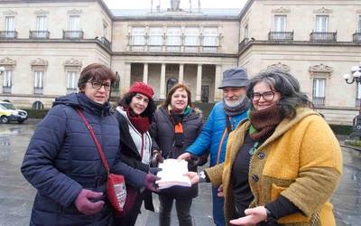 3.766 sinadura bildu ditu ASASAMek etxebizitza zerbitzu duin baten alde