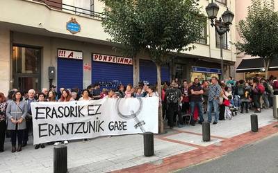 Uribarrin emakume bati egindako erasoa salatuko dute auzotarrek