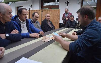 Apustua, Jauregin apirilaren 21ean