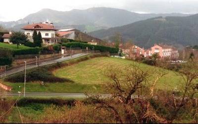 Gurutzalden  50  etxebitza  tasatu  egiteko  lizitazioa  uda  aurretik  eman  lezake  Udalak