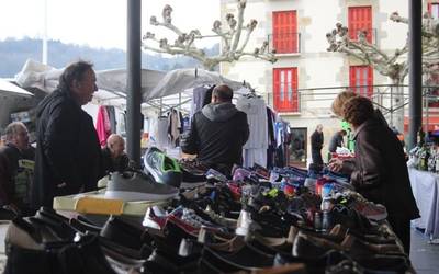 Osteguneko azoka ikastola aurreko plazan izango da