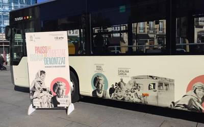 Aldaketa sozialak eragin zituzten emakumeen irudiak, Tuvisako autobusean