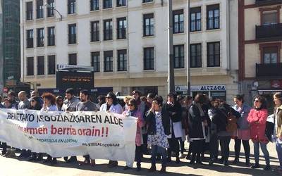 Jado ikastetxeko langileak kalera atera dira