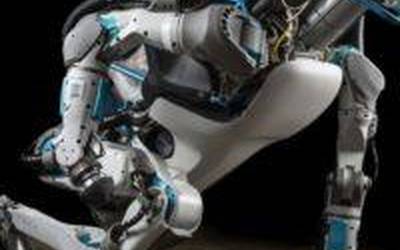 Robotek  egin  dezaketenaren  inguruan  duzun  ideia  aldatzen