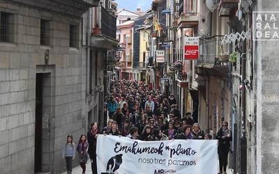 Mobilizazio historikoa egin dute Urduñan emakume* grebalariek