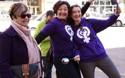 Argazkiak  |  Aldarri  morea  Galdakaora  heldu  da  Greba  feministarekin