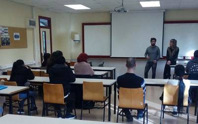 `Txertatu merkatuan’ egitasmoan parte hartzen ari dira hamabost gazte