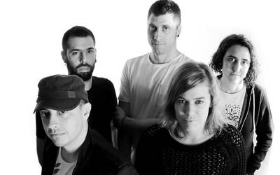 Gaur Ez: rock gordinaren eta melodikoaren arteko doinua