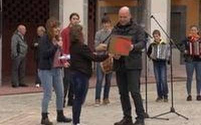 Aitor Mendiluzek herritarren omenaldia jaso zuen