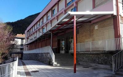 Jarraipen txikiagoa izan du gaur grebak eskolan