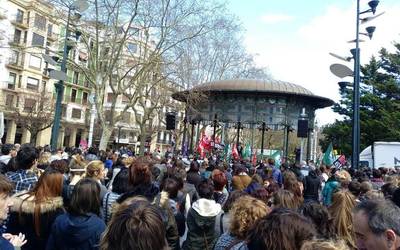 Zaragueta eta Lardizabal eskoletako irakasleek hezkuntza publikoaren aldeko mobilizazioetan parte hartu dute