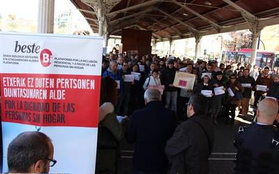 Pertsona ahulenen alde egiteko eskatu diote Bilboko Udalari