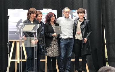 Euskarazko iazko libururik nabarmenenaren saria jaso dute gaur 'Caliban eta sorgina' saiakeragatik