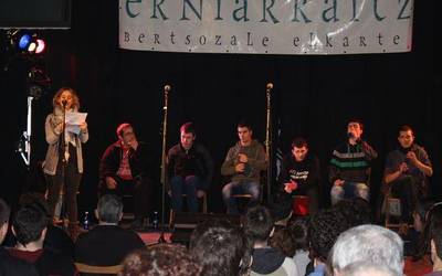Haritz Mujikak irabazi du Erniarraitz Bertso Txapelketa