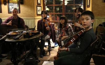 Folk irlandarra Bergaran, San Patrizio egunaren bezperan