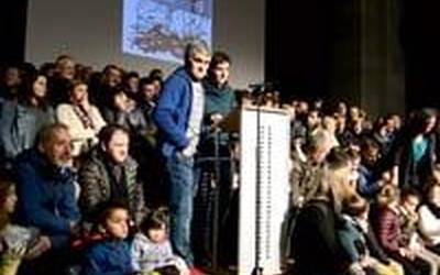 Babesa erakutsi diote I&ntilde;aki Errazkin eta Ainhoa Intxaurrandietari