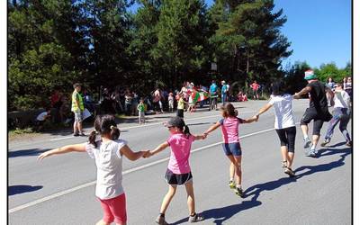 Azkoitiko Gure Esku Dagok giza katea aurkezteko agerraldia egingo du zapatuan, eliz atarian