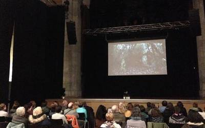 Migrazioaren inguruko bizipenak herritarrekin elkarbanatu ditu Mahmud Traorek