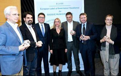 Basaurik  Gobernantzaren  Bikaintasuneko  Europako  zigilua  jaso  du