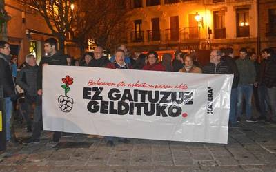 Atxiloketak salatzeko, elkarretaratzea