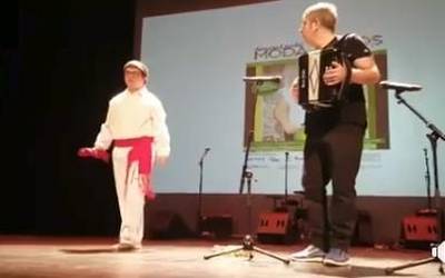 Aitor Aspuruk Kepa Junkerarekin parte hartu zuen atzo Campos Eliseos antzokian "Moda para todos" ekimenean