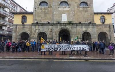 Kataluniarekin eta demokraziarekin bat