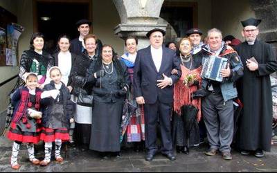 Argazkiak  |  Euripean  ospatu  dute  Euskal  Ezkontza  Ugaon