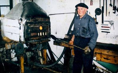 «Joarea belarriekin egiten da»