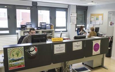 Hutsik dauden postuak betetzen ez direla salatu dute Getxoko Gizarte Zerbitzuetako beharginek