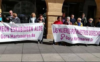 Zornotzako enpresa batek langile bat ama izatearren kaleratu gura duela salatu du Talde Feministak