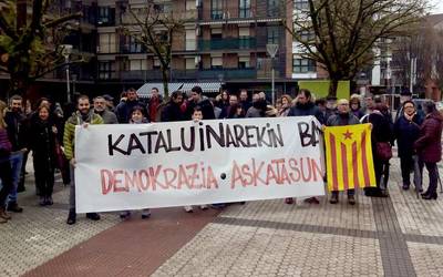Herriko hainbat taldek babesa, Kataluniako independentistei