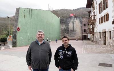 Narbarteko frontoia moldatuko dute bere mendeurrenean