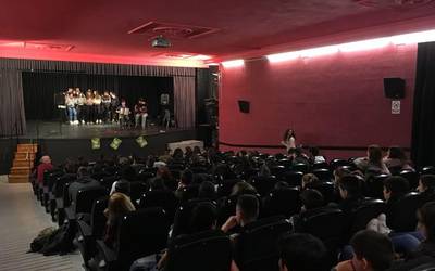 "Bertsoa Bizi Gazte" ekimenean ari dira parte hartzen Amurrio eta Laudioko gazteak