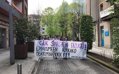 ‘Guk sinesten dizugu’ lelopean elkarretaratzea eta manifestazio egin dituzte Zornotzan