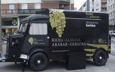 Janari-furgonetak jartzeko baimenak emateko deialdia ireki dute Gasteizen