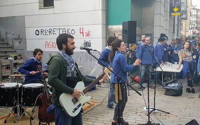 BIDEOAK: Marliken eta Blowing Soulen kontzertuak Erribera kaleko horman