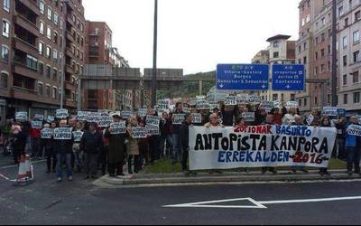 A-8 autobidea buru gainetik kentzeko, 50 urteko borroka Bilboko Errekalden