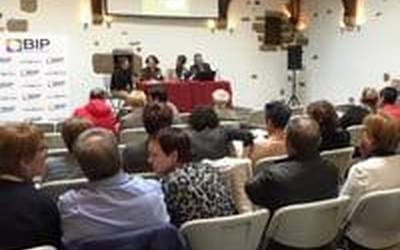 Beasain Institutuaren 50 urteei errepasoa egiten dien liburua aurkeztu dute