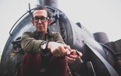 Micah P. Hinsonek folk-rock doinuz jantziko du Sanagustin kulturgunea bihar