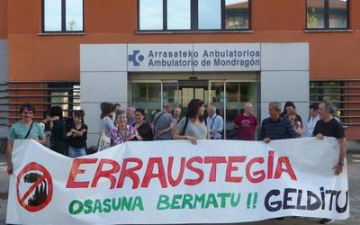 Errauskailuaren kontrako elkarretaratzea anbulatorioan