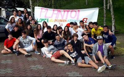 PISA  azterketari  planto  egin  diote  Uribarri  Institutuko  4.  mailako  ikasleek