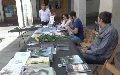 Aretxabaletan bizi diren lau idazlek plazara atera dituzte liburuak gaur