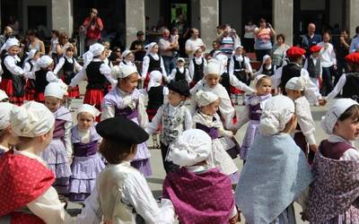 Laudioko 9 dantza taldek egingo dute bat Dantzarien Nazioarteko Egunean