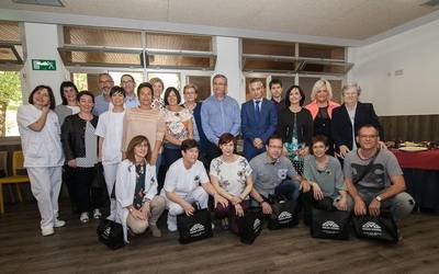 25 urtez Aita Menni ospitalean lana egin duten 14 langile omendu dituzte