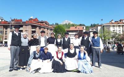 Dantzari Egunera ilusioz joan dira eskoriatzarrak